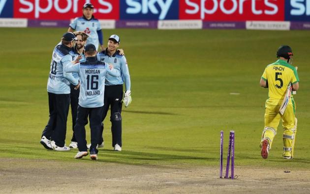 Cricket - Second One Day International - England v Australia - Emirates Old Trafford, Manchester - September 13, 2020 England's Chris Woakes celebrates the wicket of Australia's Aaron Finch with teammates Pool via REUTERS/Martin Rickett (Pool via REUTERS)