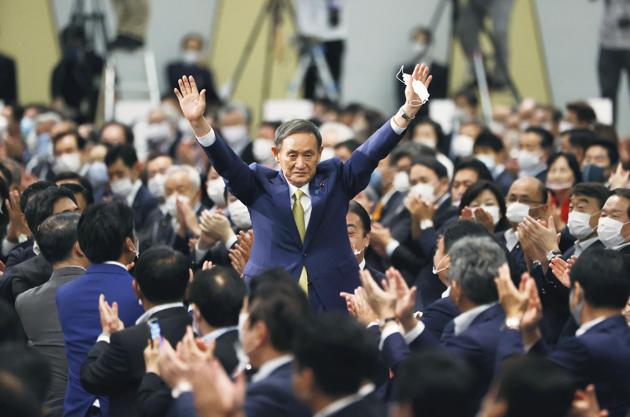 Japanese chief cabinet secretary Yoshihide Suga acknowledges as he is elected as new head of Japan's ruling party at the Liberal Democratic Party's (LDP) leadership election in Tokyo on Monday.(AP)