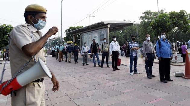 Commuters queue up to enter a metro station in New Delhi on September 14. India is currently in the fourth stage of unlock which has provided people access to metro rail travel and gymnasiums among other relaxations even as the cases are rampantly rising. (Arvind Yadav / HT Photo) Commuters queue up to enter a metro station in New Delhi on September 14. India is currently in the fourth stage of unlock which has provided people access to metro rail travel and gymnasiums among other relaxations even as the cases are rampantly rising. (Arvind Yadav / HT Photo)