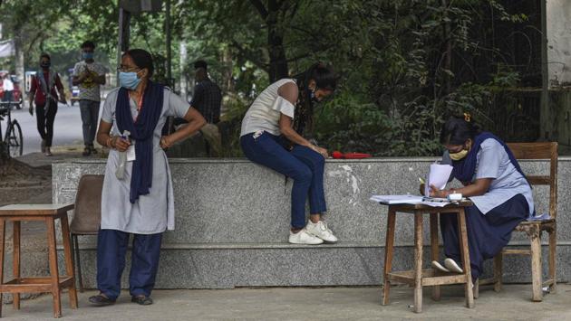 Exam officials on duty with all precautions intact outside an exam centre in New Delhi on September 14. The current active cases tally stand at 9,95,933 while 39,42,360 have been discharged. This takes India’s recovery rate to 78.28 percent, which makes it the country with highest recovery rate world over. (Biplov Bhuyan / HT Photo) Exam officials on duty with all precautions intact outside an exam centre in New Delhi on September 14. The current active cases tally stand at 9,95,933 while 39,42,360 have been discharged. This takes India’s recovery rate to 78.28 percent, which makes it the country with highest recovery rate world over. (Biplov Bhuyan / HT Photo)