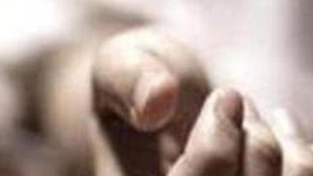 After finding strangulation marks on the body, the police registered a murder case and scanned CCTV footage in which three women were seen dumping the body after bringing it in an auto.(HT Archives. Representative image) After finding strangulation marks on the body, the police registered a murder case and scanned CCTV footage in which three women were seen dumping the body after bringing it in an auto.(HT Archives. Representative image)