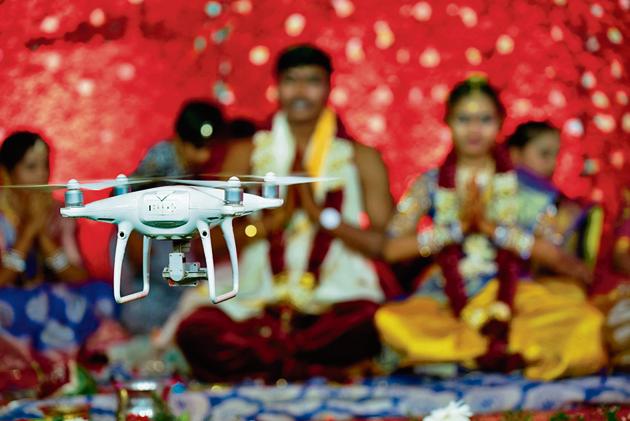 Death of a Delhi-based photographer, who died by suicide, has triggered a campaign to lend a helping hand to the wedding photographers in distress, due to the Covid-19 pandemic.(Photo: Shutterstock) Death of a Delhi-based photographer, who died by suicide, has triggered a campaign to lend a helping hand to the wedding photographers in distress, due to the Covid-19 pandemic.(Photo: Shutterstock)