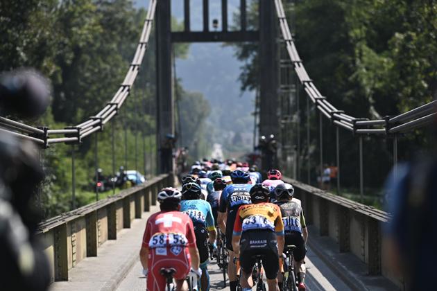 The three-week long cycling tour reached Stage 17 on September 16 and will conclude on September 20 after completing 21 stages. (Anne-Christine Poujoulat / AFP)