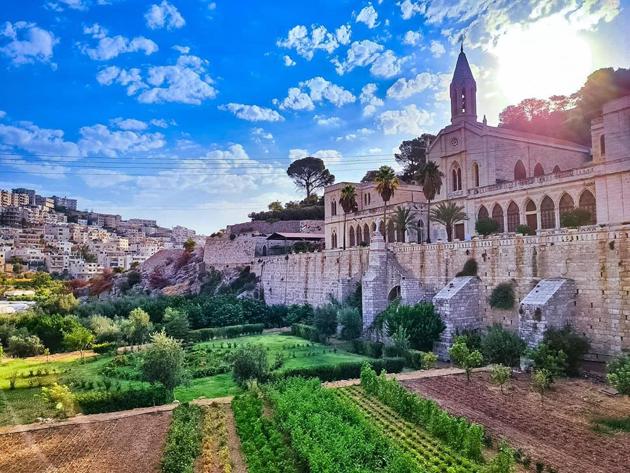 This photo from the blogger duo’s Artas visit was captioned, “For over a 100 years, the village of Artas to the south of Bethlehem has been a home to the Convent of Enclosed Garden, with its unique architecture and old arcs. The village is believed to be the second oldest inhabited location after Jericho.Just below the Convent, the visitor will see a natural spring watering tens of dunums surrounding the Convent, including the garden and the lush gardens.” (INSTAGRAM/ ahlan palestine)