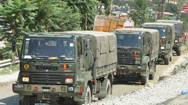An Indian Army convoy moves on Manali-Leh road towards amid India-China stand off, near Manali.(PTI)