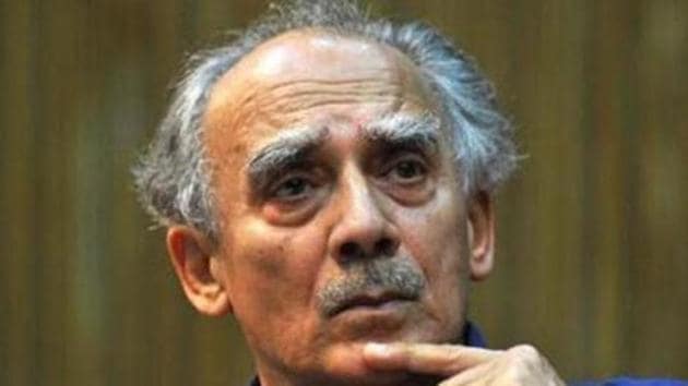 “Prima facie, it appears that the then minister Arun Shourie and then secretary Pradeep Baijal misused their offices and caused a loss of Rs 244 crore to the central government in the deal,” the court said.(PTI file photo) “Prima facie, it appears that the then minister Arun Shourie and then secretary Pradeep Baijal misused their offices and caused a loss of Rs 244 crore to the central government in the deal,” the court said.(PTI file photo)