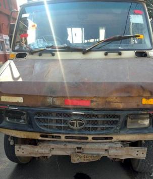 The mini-truck that ran over the girl in Ludhiana on Wednesday. (HT PHOTO) The mini-truck that ran over the girl in Ludhiana on Wednesday. (HT PHOTO)