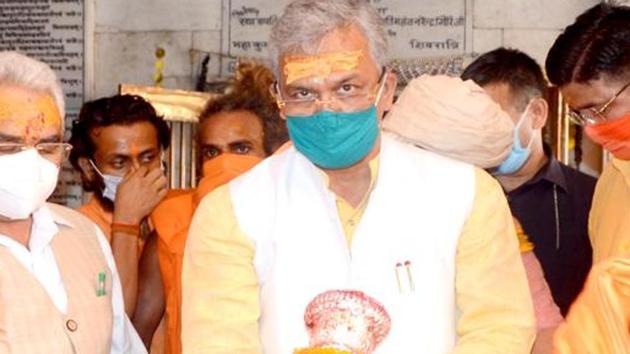 Uttarakhand chief minister Trivendra Singh Rawat wearing a face mask during a religious ceremony in Haridwar.(ANI Photo)