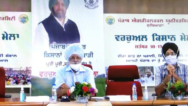 Vice-chancellor Baldev Singh Dhillon attends the final day of the Virtual Kisan Mela at the Punjab Agricultural University in Ludhiana on Saturday.(HT Photo)