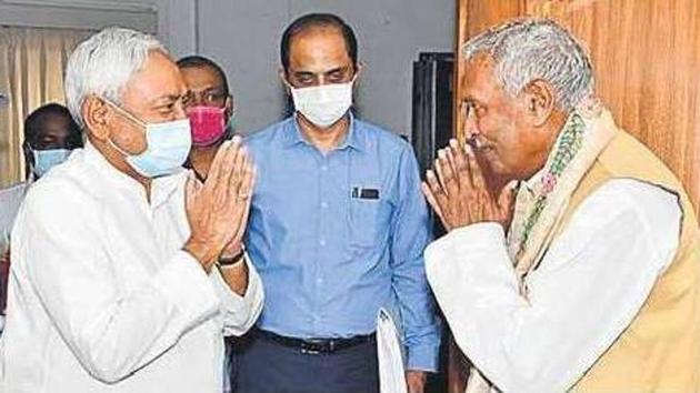 Chief minister Nitish Kumar with governor Phagu Chauhan at Raj Bhawan in Patna on Saturday. (HT) Chief minister Nitish Kumar with governor Phagu Chauhan at Raj Bhawan in Patna on Saturday. (HT)
