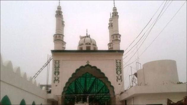 Prayers at Dargah of Peer Baba in J-K believed to ward off mishaps and evil spirits (Twitter/rahulva19610064) Prayers at Dargah of Peer Baba in J-K believed to ward off mishaps and evil spirits (Twitter/rahulva19610064)