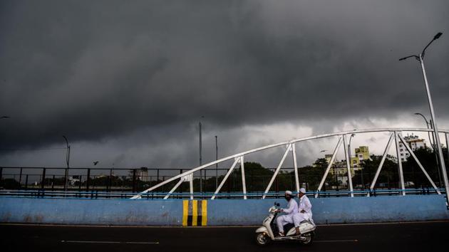 Commuters out on an overcast afternoon on Dengle bridge in Pune on September 19. India is currently the second worst-hit nation, ranking after the United States which has reported more than 6.7 million Covid-19 infections so far. At the rate of growth, India is expected to overtake the US as the worst-hit nation by the pandemic in the coming weeks. (Sanket Wankhede / HT Photo) Commuters out on an overcast afternoon on Dengle bridge in Pune on September 19. India is currently the second worst-hit nation, ranking after the United States which has reported more than 6.7 million Covid-19 infections so far. At the rate of growth, India is expected to overtake the US as the worst-hit nation by the pandemic in the coming weeks. (Sanket Wankhede / HT Photo)