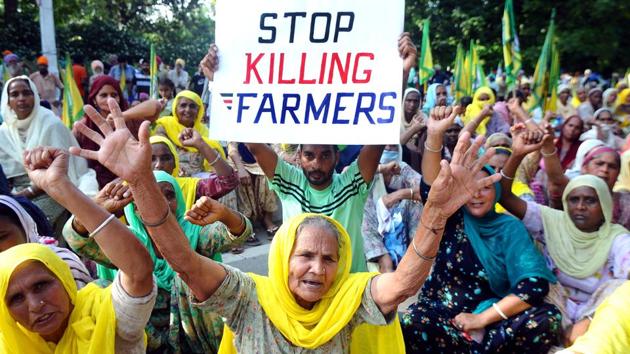 Members of various farmer organizations protest against the central government over farm reforms in Patiala on September 17. The Farmers’ Produce Trade and Commerce (Promotion and Facilitation) Bill, 2020, and The Farmers (Empowerment and Protection) Agreement on Price Assurance and Farm Services Bill were introduced in May and have been a matter of protest among farmers across the country. (Bharat Bhushan / HT) Members of various farmer organizations protest against the central government over farm reforms in Patiala on September 17. The Farmers’ Produce Trade and Commerce (Promotion and Facilitation) Bill, 2020, and The Farmers (Empowerment and Protection) Agreement on Price Assurance and Farm Services Bill were introduced in May and have been a matter of protest among farmers across the country. (Bharat Bhushan / HT)
