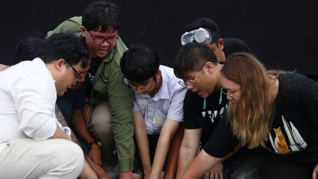 Student leaders install a plaque declaring "This country belongs to the people" during a mass rally to call for the ouster of Prime Minister Prayuth Chan-ocha and reforms in the monarchy, near the Grand Palace in Bangkok, Thailand. (REUTERS) Student leaders install a plaque declaring "This country belongs to the people" during a mass rally to call for the ouster of Prime Minister Prayuth Chan-ocha and reforms in the monarchy, near the Grand Palace in Bangkok, Thailand. (REUTERS)