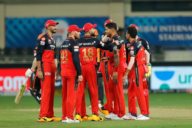 Royal Challengers Bangalore celebrate Warner dimissal. (IPL/TWITter) Royal Challengers Bangalore celebrate Warner dimissal. (IPL/TWITter)