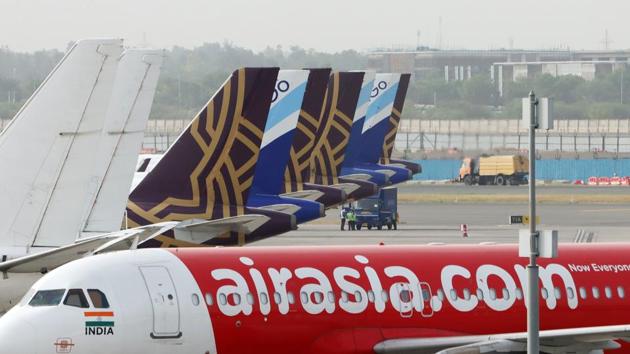 Aircraft operated by AirAsia Bhd, Vistara, a joint venture between Singapore Airlines and Tata Group, and IndiGo, a unit of InterGlobe Aviation Ltd., stand at Terminal 3 of Indira Gandhi International Airport in New Delhi.(Bloomberg) Aircraft operated by AirAsia Bhd, Vistara, a joint venture between Singapore Airlines and Tata Group, and IndiGo, a unit of InterGlobe Aviation Ltd., stand at Terminal 3 of Indira Gandhi International Airport in New Delhi.(Bloomberg)