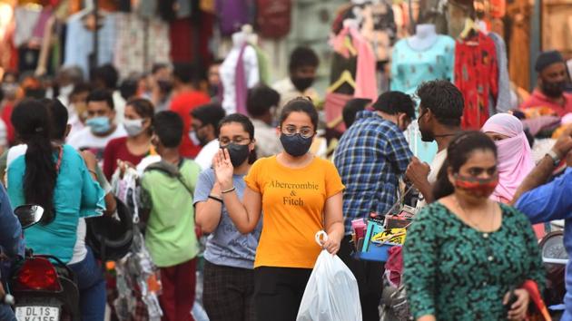Large crowd of people seen violation social distancing norms at Tilak Nagar in New Delhi, India, on Sunday. (Sanchit Khanna/HT PHOTO) Large crowd of people seen violation social distancing norms at Tilak Nagar in New Delhi, India, on Sunday. (Sanchit Khanna/HT PHOTO)