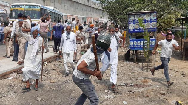 Most farmer organisations, barring a handful owing allegiance to the RSS and BJP, have hit the streets in protest against the bills. Lathicharge and use of force on a peaceful assembly of farmers at Pipli near Kurukshetra recently (in pic) was saddening.(HT file photo)