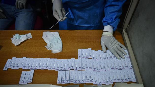 A medical professional test samples collected from Municipal Corporation of Delhi (MCD) employees for Covid-19 diagnosis at Civic Centre in New Delhi on September 18. On September 21, Delhi and Mumbai saw relatively low spikes of 2,548 and 1,837 cases respectively. (Sanchit Khanna /HT Photo) 