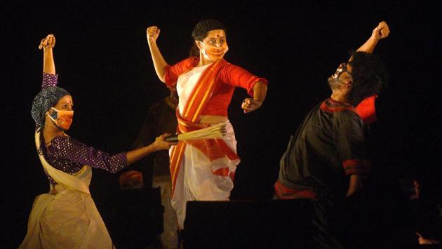 The Purba Paschim theatre group rehearses their play, ‘Jwarasur Badh’ at Eastern Zonal Cultural Centre (EZCC) in Kolkata on September 20. After a pause of over five months due to the nationwide lockdown in March, open air performances made a comeback in Kolkata on September 21 under Unlock 4 guidelines, with ‘Jwarasur Badh’ among the first performances at EZCC amid Covid-19. (Samir Jana / HT Photo) The Purba Paschim theatre group rehearses their play, ‘Jwarasur Badh’ at Eastern Zonal Cultural Centre (EZCC) in Kolkata on September 20. After a pause of over five months due to the nationwide lockdown in March, open air performances made a comeback in Kolkata on September 21 under Unlock 4 guidelines, with ‘Jwarasur Badh’ among the first performances at EZCC amid Covid-19. (Samir Jana / HT Photo)