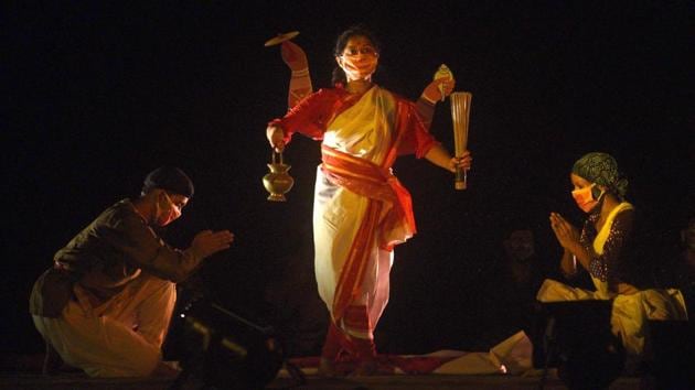 An actor portrays the Hindu deity Durga (C) in a scene from the Purbo Paschim theatre group's ‘Jwarasur Badh' at EZCC in Kolkata on September 20. The play is being staged between September 21-22 at the EZCC’s Oikyotan Prangan in Salt Lake City, Kolkata. (Samir Jana / HT Photo) An actor portrays the Hindu deity Durga (C) in a scene from the Purbo Paschim theatre group's ‘Jwarasur Badh' at EZCC in Kolkata on September 20. The play is being staged between September 21-22 at the EZCC’s Oikyotan Prangan in Salt Lake City, Kolkata. (Samir Jana / HT Photo)