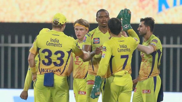 MS Dhoni with his CSK teammates. (IPL/Twitter) MS Dhoni with his CSK teammates. (IPL/Twitter)