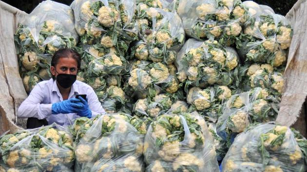 As per the officials of Chandigarh Market Committee, rates are fixed on the basis of wholesale prices of vegetables. (HT FILE PHOTO) As per the officials of Chandigarh Market Committee, rates are fixed on the basis of wholesale prices of vegetables. (HT FILE PHOTO)