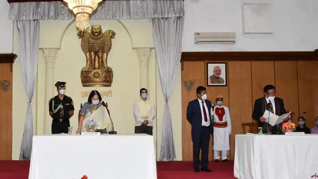 Manipur Governor Najma Heptullah administering the oath of office to new ministers at the Raj Bhavan on in Imphal Thursday. (https://twitter.com/NBirenSingh)