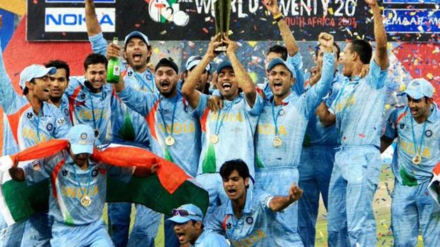 Indian team celebrates after winning the 2007 WT20.(Twitter/Virender Sehwag)