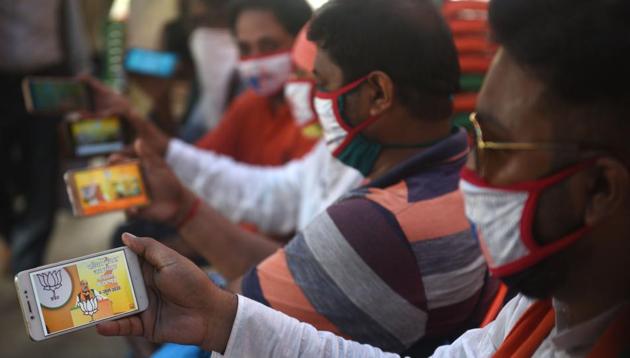 The Bengal BJP unit’s page, however, has been liked by more than 1.5 million compared to 9.4 lakh likes received by the TMC’s page.(HT PHOTO.) The Bengal BJP unit’s page, however, has been liked by more than 1.5 million compared to 9.4 lakh likes received by the TMC’s page.(HT PHOTO.)