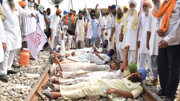 Farmers occupy a railway track to answer Kisan Mazdoor Sangharsh Committee Punjab (KMSC)’s call for ‘Rail Roko’ agitation against the newly passed agriculture bills near Amritsar on September 24. Farmers have been protesting since May, when the central government had first proposed the reforms. Now with the passing of the bills in the Parliament, the protests have intensified not only in Punjab but across the country. (Sameer Sehgal / HT Photo)