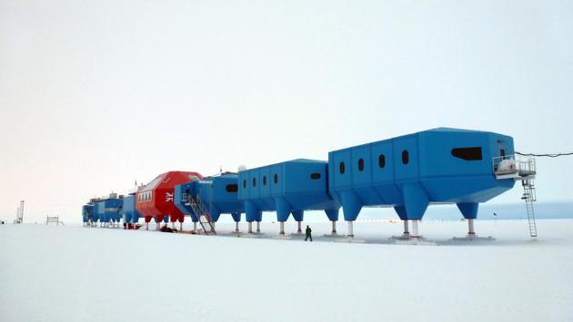 Halley VI is the most southerly science research station operated by the British Antarctic Survey (BAS) and is located on the 150-metre thick floating Brunt Ice Shelf, which moves 400 metres per annum towards the sea. (Courtesy Hugh Broughton Architects)