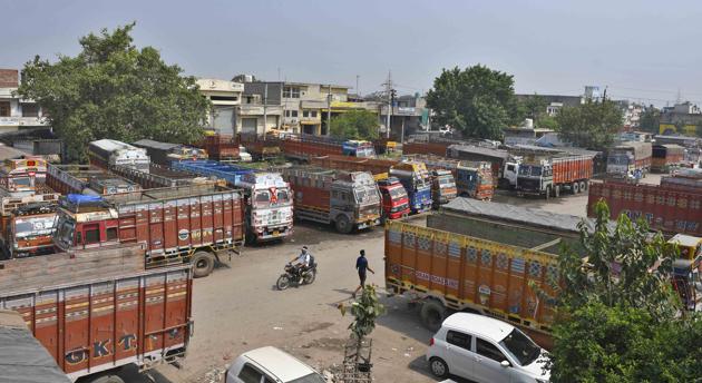 Transport Nagar in Ludhiana wears a deserted look amid Punjab bandh on Friday.(HT Photo)
