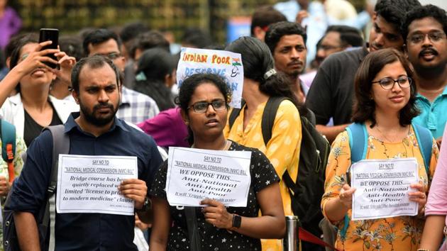 Doctors during a protest against the introduction of National Medical Commission (NMC) bill in Rajya Sabha, at All India Institute Of Medical Sciences (AIIMS) hospital, in New Delhi in August, 2019.(Amal KS/HT Archive)