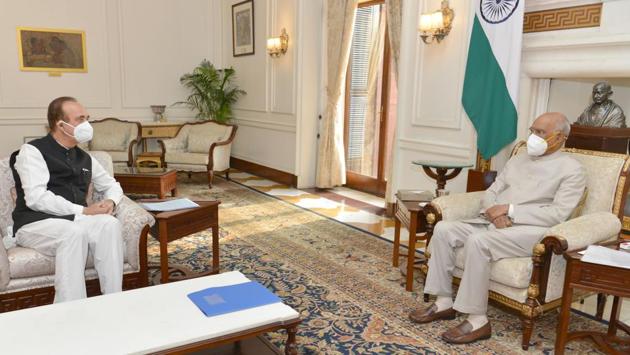 Ghulam Nabi Azad, Leader of Opposition meets the President of India, Ram Nath Kovind at Rashtrapati Bhavan in New Delhi on September 23. On behalf of 18 opposition parties, Azad met the President and told him that the passage of the farm bills in the Rajya Sabha was “unconstitutional” and that he should return the bills without signing them, HT reported. (courtesy Rashtrapati Bhavan) Ghulam Nabi Azad, Leader of Opposition meets the President of India, Ram Nath Kovind at Rashtrapati Bhavan in New Delhi on September 23. On behalf of 18 opposition parties, Azad met the President and told him that the passage of the farm bills in the Rajya Sabha was “unconstitutional” and that he should return the bills without signing them, HT reported. (courtesy Rashtrapati Bhavan)