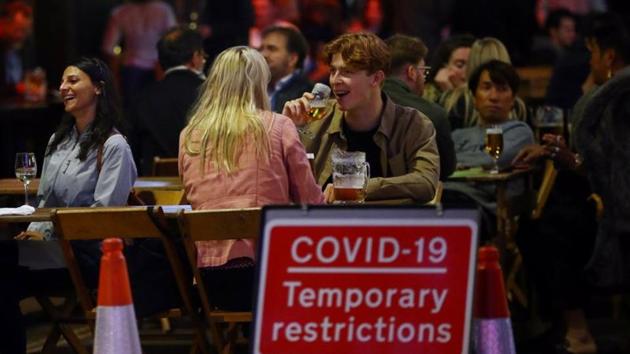 People sit at the tables outside restaurants in Soho, amid the outbreak of the coronavirus disease (Covid-19), in London, Britain, September 24, 2020. (REUTERS) People sit at the tables outside restaurants in Soho, amid the outbreak of the coronavirus disease (Covid-19), in London, Britain, September 24, 2020. (REUTERS)