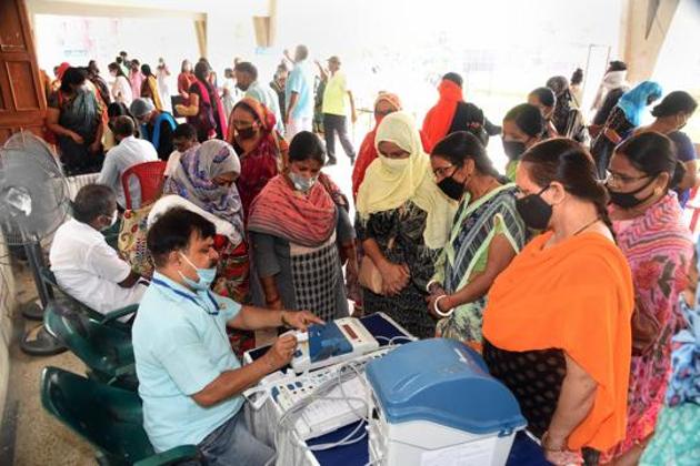 Officials demonstrate the working of the electronic voting machine (EVM) and Voter-Verified Paper Audit Trail (VVPAT) during a training programme ahead of the state assembly polls in Patna. (PTI Photo) Officials demonstrate the working of the electronic voting machine (EVM) and Voter-Verified Paper Audit Trail (VVPAT) during a training programme ahead of the state assembly polls in Patna. (PTI Photo)