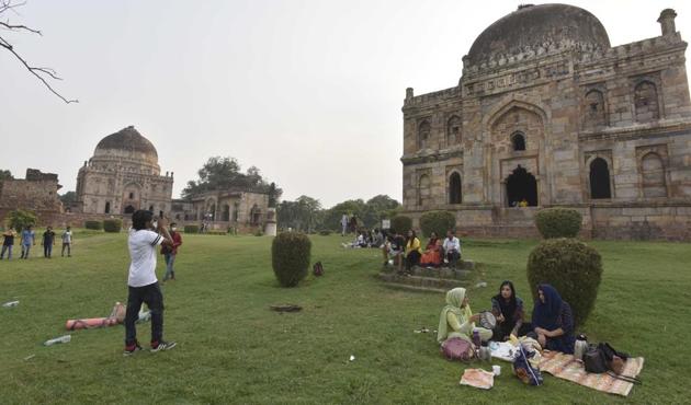 As soon as the weather gets pleasant in Delhi, denizens love to head to Lodhi Gardens.(PHOTO: Sanjeev Verma/HT)