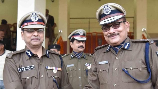 If Gupteshwar Pandey (right) joins the JD(U), he will be the second IPS officer of DG rank after Sunil Kumar to join the party. Kumar retired from service recently.(HT PHOTO.)