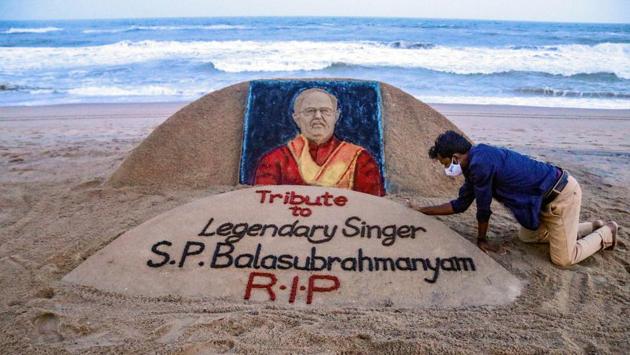 Puri: Sand artist Sudarsan Pattnaik gives final touch to a sand sculpture in memory of legendary singer S P Balasubramanyam, who passed away today, at Puri beach, Friday, Sept. 25, 2020.(PTI) Puri: Sand artist Sudarsan Pattnaik gives final touch to a sand sculpture in memory of legendary singer S P Balasubramanyam, who passed away today, at Puri beach, Friday, Sept. 25, 2020.(PTI)
