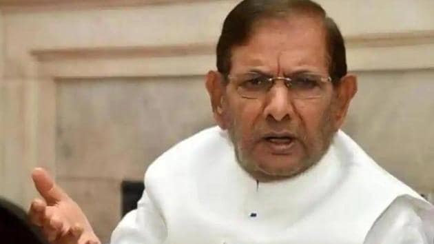 The speculation of his possible return to the JD(U) camp began after a courtesy call by Bihar chief minister Nitish Kumar to the family of Sharad Yadav to enquire about his health.(HT PHOTO.)