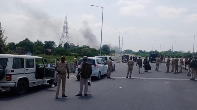 n Thursday, hundreds of protesting ST candidates blocked national highway-8 in Dungarpur.(HT Photo)