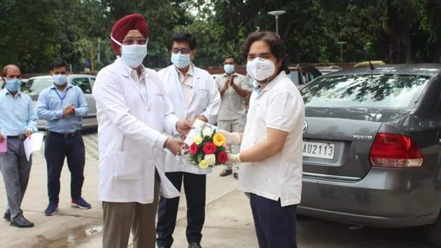 Kidney recipient and Covid survivor Aditya Kaushal, 32, being discharged from PGIMER in Chandigarh.(HT PHOTO) Kidney recipient and Covid survivor Aditya Kaushal, 32, being discharged from PGIMER in Chandigarh.(HT PHOTO)