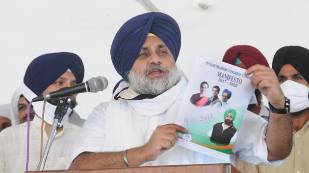 Shiromani Akali Dal (SAD) president Sukhbir Singh Badal shows the Congress party manifesto while addressing party workers at Gurdwara Bhadurgarh Sahib, in Patiala, Punjab, India, on Saturday.(Bharat Bhushan/HT Photo)