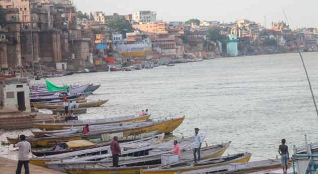 Tourists would be given the option of arriving at pre-decided rural destinations near Varanasi along the banks of the Ganga by boats.(PTI)