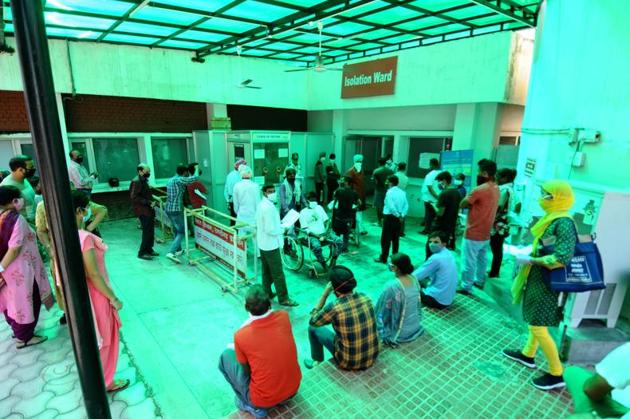 Residents awaiting their turn to give samples for Covid testing at Government Multi-Specialty Hospital, Sector 16, in Chandigarh on Saturday.(Ravi Kumar/HT) Residents awaiting their turn to give samples for Covid testing at Government Multi-Specialty Hospital, Sector 16, in Chandigarh on Saturday.(Ravi Kumar/HT)