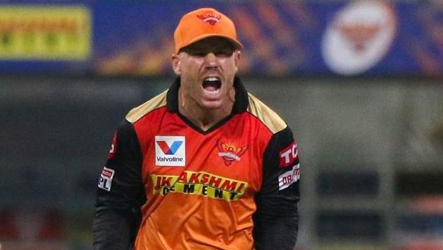 Skipper David Warner of Sunrisers Hyderabad reacts after the dismissal of Sunil Narine of Kolkata Knight Riders.(PTI)