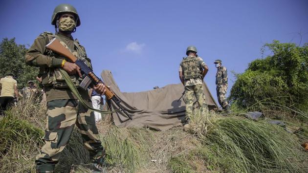 The terrorists retreated to the Pakistani soil following the exchange of fire between BSF personnel and the Pakistan Rangers.(Representational Image) The terrorists retreated to the Pakistani soil following the exchange of fire between BSF personnel and the Pakistan Rangers.(Representational Image)