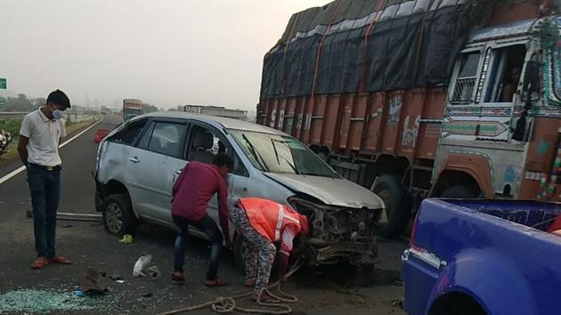 The picture from the accident site on national highway 46 in Guna district where the police car overturned. (HT Photo)