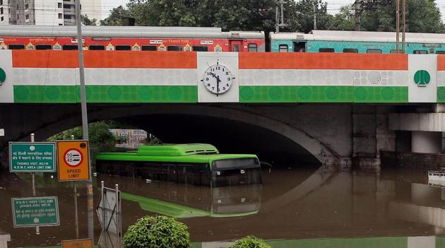 The Minto Bridge underpass sinks almost every time the city is hit by a spell of heavy rain.(Arvind Yadav/HT PHOTO)